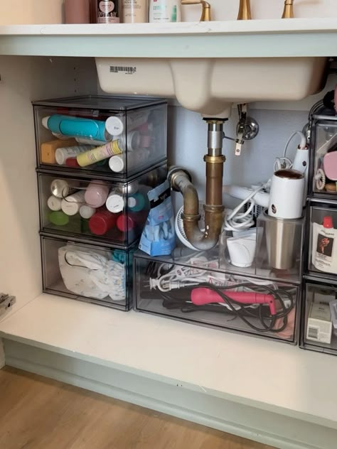 Bathroom Organizers Under Sink, Storage For Under Bathroom Sink, Under The Sink Bathroom Storage, Room Organization Bathroom, Bathroom Organizing Aesthetic, Household Storage Ideas, Organizing Ideas Dorm, Small Sink Organization, Under Cabinet Bathroom Organization