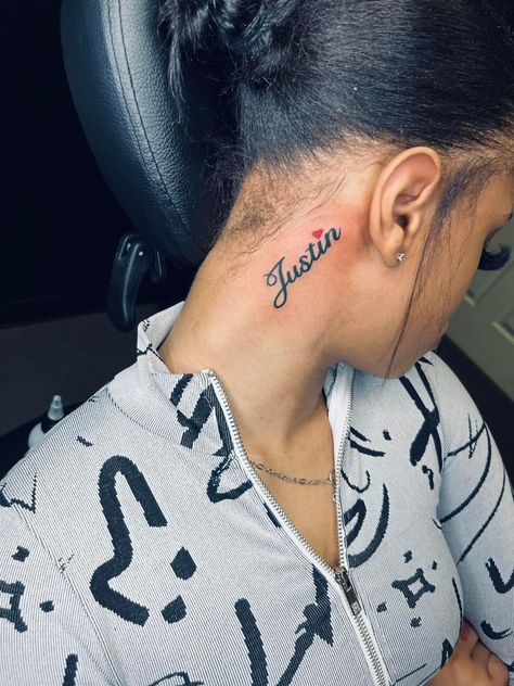 Neck Tattoo For Black Woman, Name On Side Of Face Tattoo, Name Tattoo On Collarbone, Mike Tattoo Name, Behind The Ear Name Tattoo Ideas, Name Tattoo On Neck For Women, Name Tattoos For Son, Justin Name Tattoos, Boy Name Tattoos For Women