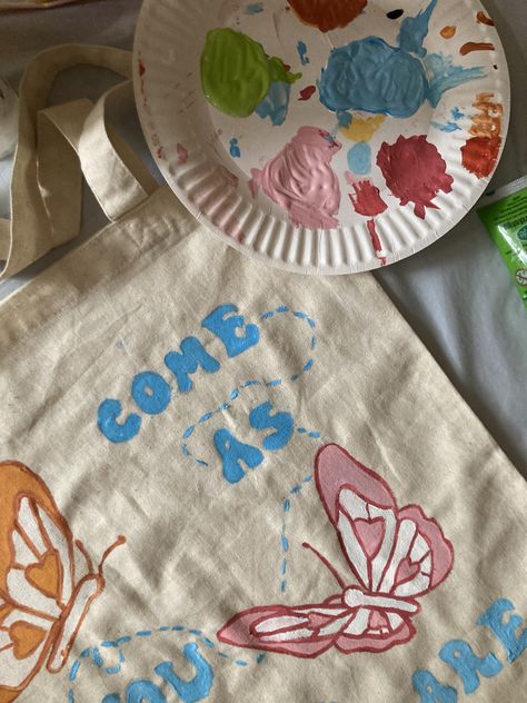 Paint Your Own Tote Bag, Toat Bag Painting Ideas, Tote Bag Inspo Paint, Tote Painting Ideas, Painting Tote Bag Ideas, Tote Bag Painting Ideas Aesthetic, Totebag Painting Ideas, Canvas Bag Painting Ideas, Totebag Painting