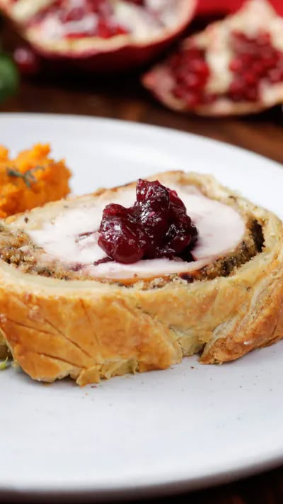 Moist Turkey Breast, Wellington Recipes, Turkey Wellington, Chicken Wellington, Turkey Roulade, Holiday Entrees, Puffed Pastry, Moist Turkey, Wellington Recipe