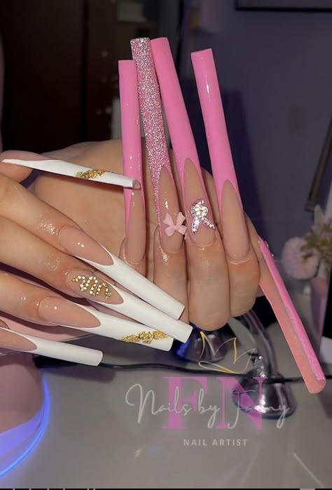 Nail With Charms, Long Pretty Nails, Extremely Long Nails, Xxl Nails, Nail Suggestions, Fake Acrylic Nails, Pink White Nails, Ny Drill, Long Fingernails