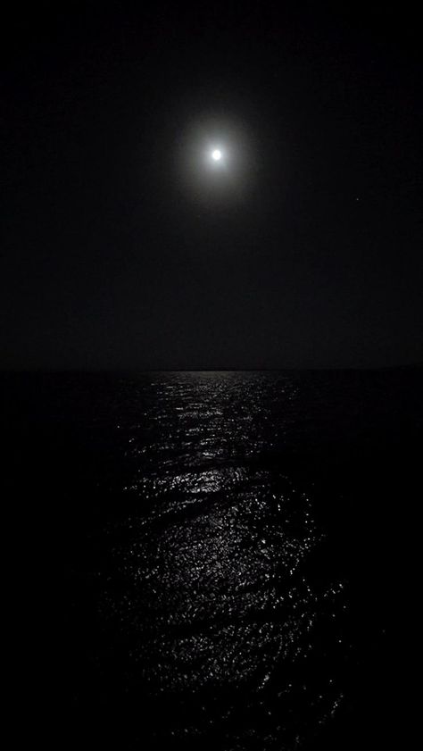 In The Middle Of The Night, Video Of Moon, Nature Photography Night, Moon Over Ocean, Moon Videos, Moon And Ocean, Night Peace, Moon Film, Lake Night