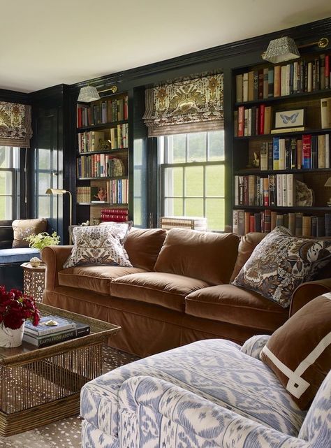 Ashley Whitaker, Ashley Whittaker, Reading Room Decor, French Country Living, Sofa Style, French Country Living Room, Interior Minimalista, Home Library Design, Fashion Blogs