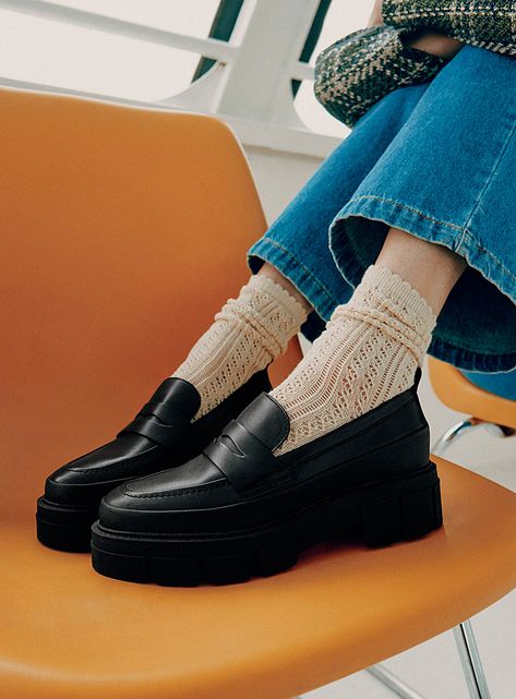 Platform Penny Loafers, Knit Socks Outfit, Penny Loafers For Women Outfits, Heeled Loafers Outfit, Penny Loafers Outfit, Loafers For Women Outfit, Socks And Loafers, Loafers And Socks, Loafers With Socks