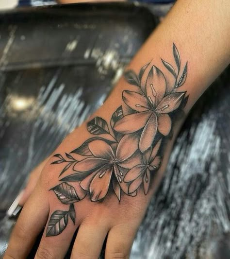 Papa Tattoo Design, Hand Tattoo Cover Up, Papa Tattoo, India Tattoo, Tatuaje Cover Up, Name Tattoo Design, Side Hand Tattoos, Mandala Hand Tattoos, Hand Tattoos For Girls