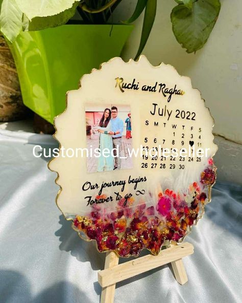 Resin Marriage Gift, Resin Art Marriage Frame, Resin Wedding Gifts For Bride And Groom, Resin Photoframe Ideas, Resin Birthday Frame, Couple Resin Art, Resin Wedding Frame, Resin Art Photo Frame For Couple, Wedding Plate Decoration