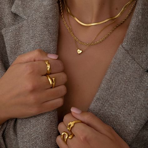 Minimalist Gold Jewelry Layered, Gold Jewellery Minimalist, Ring Inspo Jewelry Gold, Gold Formal Jewelry, Gold Jewellery Rings, Jewelry Inspo Gold, Stainless Jewelry, Jewelry Gold Rings, Stainless Necklace