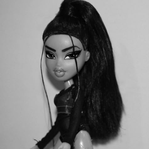 #doll #bratz #bratzdoll #itsgoodtobeabratz Bratz Doll Makeup, Black Bratz, Las Bratz, Black Bratz Doll, Bratz Aesthetic, Bratz Doll Outfits, Brat Doll, Bratz Girls, Doll Makeup