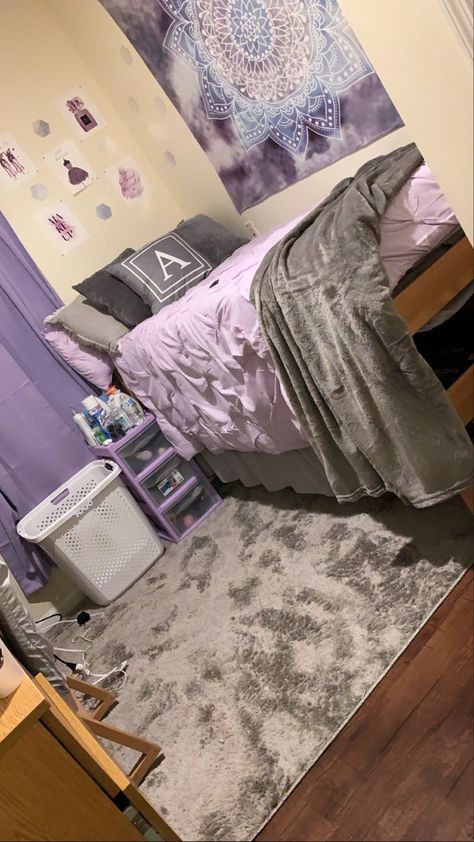 Silver Dorm Room Ideas, Purple And Grey Bedroom Ideas Aesthetic, Lavender Dorm Room Ideas College, Lilac Dorm Room, Grey And Purple Dorm Room, Dorm Room Designs Purple, Dorm Room Decor Purple, Lilac Dorm Room Ideas, Purple College Dorm