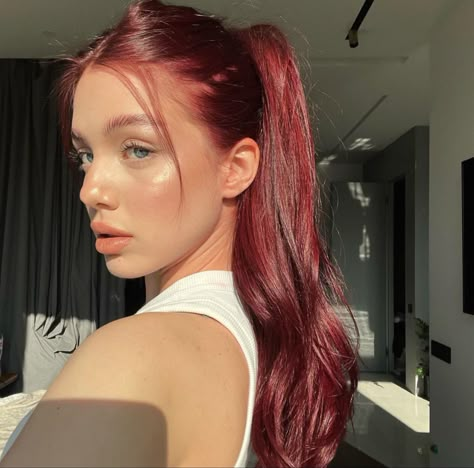 Red Hair Pale Skin, Pale Skin Hair Color, Red Hair Blue Eyes, Hair Pale Skin, Wine Red Hair, Wine Hair, Red Hair Inspo, Cherry Hair, Long Red Hair