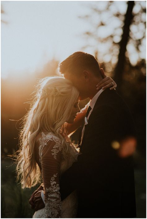 River Weddings, Boho Wedding Photography, Mountain Wedding Photos, Sunset Wedding Photos, Wedding Shot List, Wedding Portrait Poses, Golden Hour Photography, Wedding Picture Poses, Wedding Photography Styles