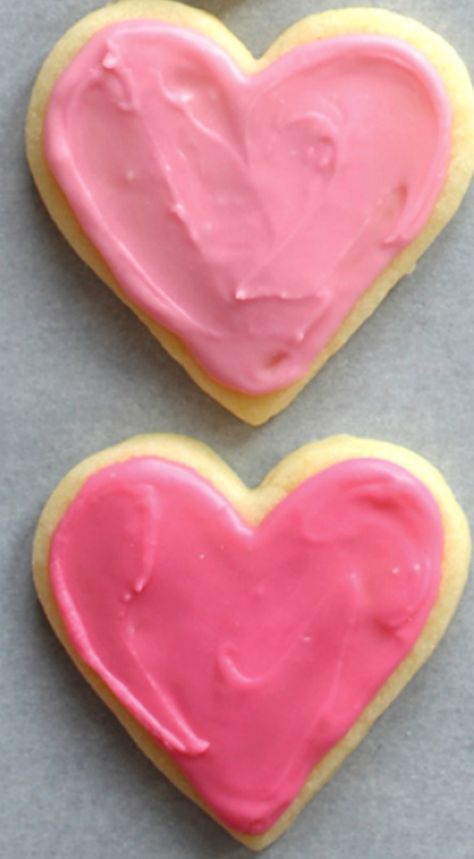 The Best Valentine Sugar Cookies ~ These are simply the best! Sugar Valentine Cookies, Valentine’s Day Sugar Cookies Recipe, Valentine Sugar Cookie Ideas, Valentines Heart Cookies, Sugar Cookies Valentines Day, Valentines Sugar Cookies, Valentines Recipes Desserts, Cookies Dough, Valentine Sugar Cookies