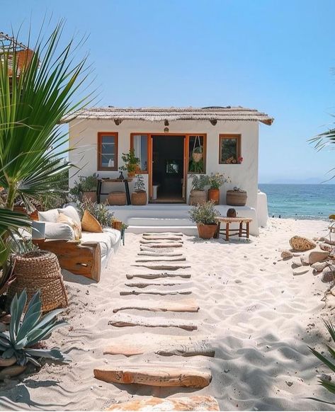 Beach Shacks, Ocean Front Homes, Beachfront House, Tiny House Nation, Rustic Bathroom Designs, Beach Hotel & Resort, Modern Home Interior Design, Beach Shack, Modern Beach House