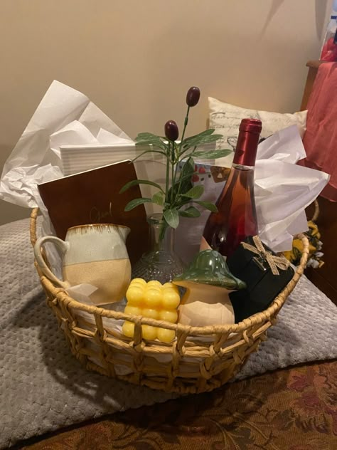 Gift Basket Housewarming, Boyfriend Housewarming Gift, Thrift Gift Basket Ideas, Diy Gifts Adults, Cool Gift Basket Ideas, Cottage Core Gift Basket, Date Night Basket Gift, Thrifted Housewarming Gifts, Earthy Gifts Ideas