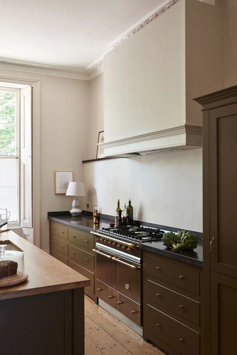 English Style Kitchen, Classic English Kitchen, Dark Brown Cabinets, Brown Kitchen Cabinets, Devol Kitchens, London Kitchen, Brown Cabinets, English Kitchens, Brown Kitchens