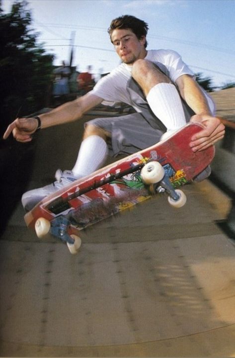 Skater Poses, Skate Photography, Skateboarding Aesthetic, Skateboard Photos, Old School Skateboards, Bones Brigade, Skateboard Aesthetic, Skate Photos, Jason Lee