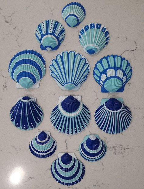 Jersey Shore Shells | A Wave of Blue!!! Boom Kunst, Seashell Art Diy, Beach Themed Crafts, Art Coquillage, Oyster Shell Crafts, Seashell Projects, Seashell Painting, Shell Crafts Diy, Painted Rocks Craft