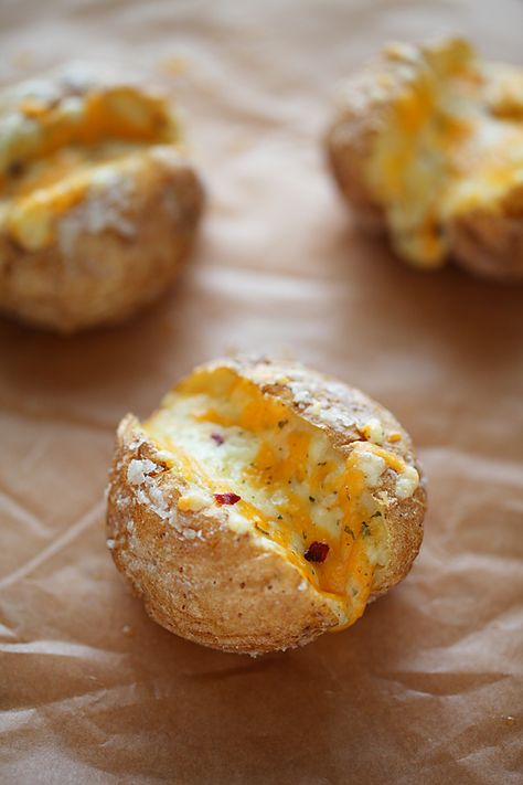 cheesy potatoes!! Jacket Potatoes, Jacket Potato, Bonfire Night, Serious Eats, Potato Dishes, Side Recipes, Yummy In My Tummy, Potato Recipes, Side Dish Recipes