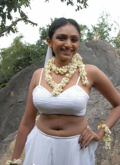 Pics In Saree, Shreya Saran Hot, Pics For Editing, Waheeda Rehman, Deep Navel, Saree Stills, Beauty Posters, Hot Women Dress, Hot Spicy