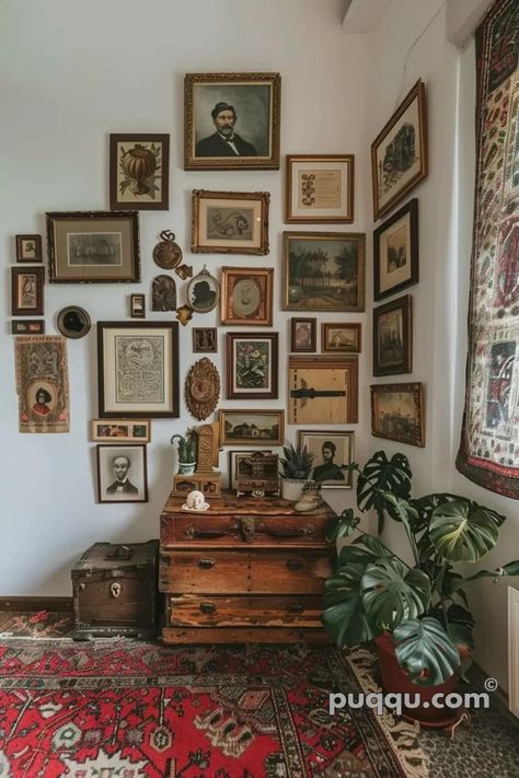 Family Photo Gallery Wall Ideas, Photo Gallery Wall Ideas, Antique Eclectic, Family Photo Gallery, Family Photo Gallery Wall, Living Room Inspiration Cozy, Art Arrangement, Photo Gallery Wall, Zimmer Diy