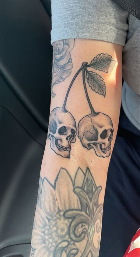 Skull Arm Sleeve Tattoos For Women, Half Sleeve Skull Tattoos For Women, Cute But Spooky Tattoos, Front Of Knee Tattoo, Skull Tattoos Feminine, Rob Zombie Inspired Tattoos, Horror Tattoo Sleeve Women, Skull Flower Pot Tattoo, Hardcore Tattoos For Women