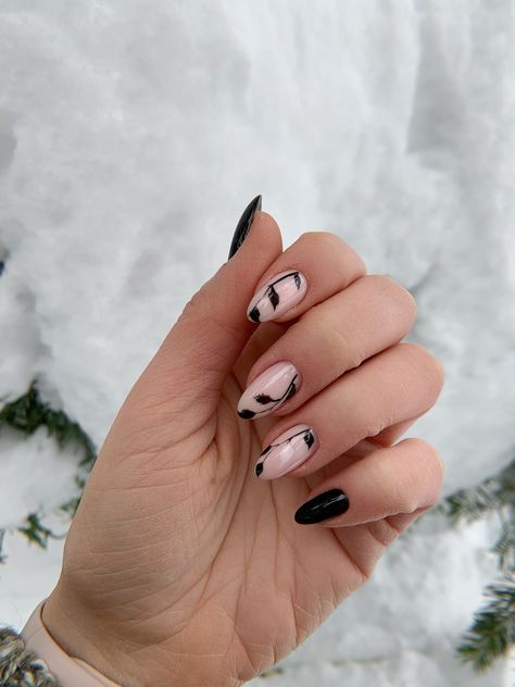 Black leafs and nude nails. Ivy Nails, Graduation Look, Rose Nail Art, Bridal Details, Jamberry Nails, Dipped Nails, 3d Nail Art, Nail Shapes, Jamberry