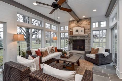 21 Beautiful and Inspiring Farmhouse Sunroom Decorating Ideas Rustic Sunroom Ideas, 4 Season Sunroom Ideas, Rustic Sunroom, Farmhouse Sunroom, Four Season Sunroom, Sunroom Remodel, All Season Room, Family Room Addition, 3 Season Room