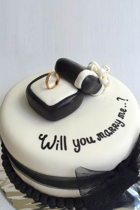 Proposal Cakes Ideas, Proposal Cupcakes, Private Proposal Ideas, Proposal Cake, Private Proposal, Romantic Proposal Ideas, Engagement Cupcakes, Cute Proposal, Wedding Proposal Ideas