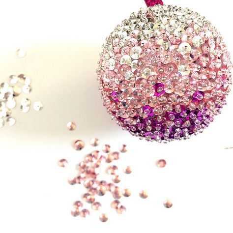 Sequin Styrofoam Ornament, Diy Bling Christmas Ornaments, Diy Sequin Ornaments, Sequin Christmas Ornaments Diy, Sequin Ornaments Diy, Sequin Ornaments Diy Styrofoam Ball, Sequin Baubles, Styrofoam Ornaments, Easy Diy Christmas Tree