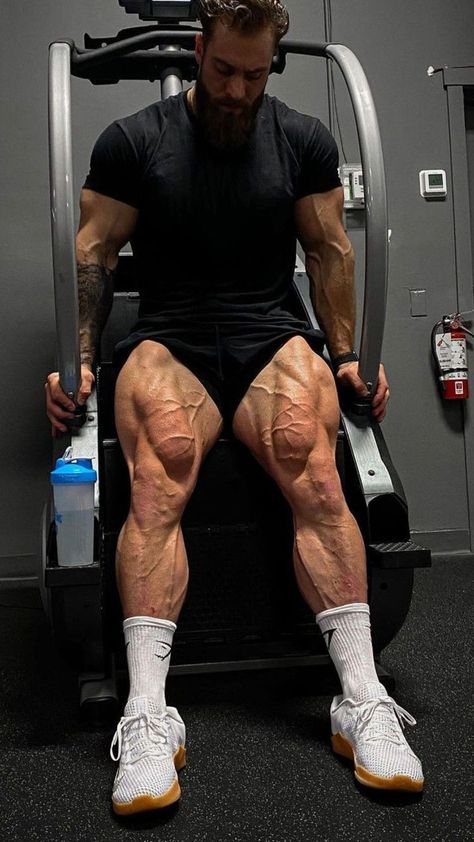 Chris Bumstead, Quad Muscles, Muscle Legs, Latest Workout, Men In White, Gym Boy, Workouts For Men, Gym Workouts For Men, Men Abs