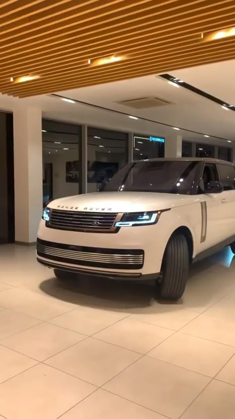 2022 Range Rover Velar, New Range Rover Interior, Suv Cars Aesthetic, Range Rover Velar Interior, Range Rover Aesthetic, Car Range Rover, 2022 Range Rover, Range Rover Cars, Range Rover Wheels