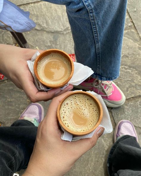 Desi chai with friends aesthetic Friends Asthetics Photos, Chai Pic, Chai With Friends, Chai Tea Pics, Chai Aesthetic, Nice Aesthetic, With Friends Aesthetic, Chai Quotes, South Asian Aesthetic