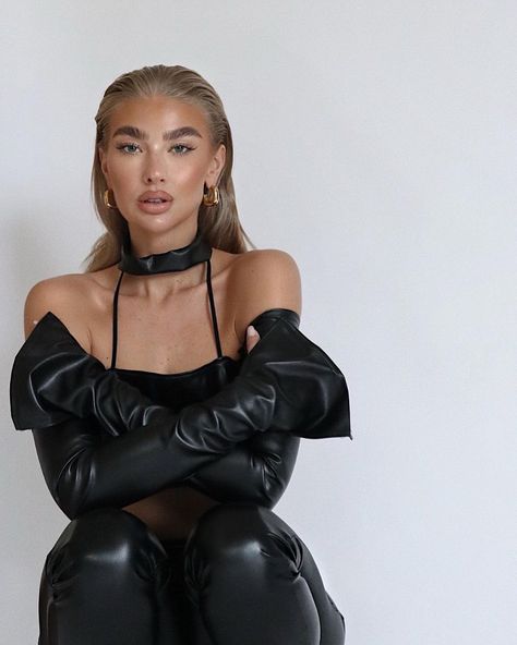 Jess Hunt (@jesshunt2) • Instagram photos and videos Black Latex Outfit Aesthetic, Leather Jacket Photoshoot Women, Black Leather Jacket Photoshoot, Black Leather Bodysuit Photoshoot, Leather Jacket Studio Shoot, Jess Hunt, Cold Shoulder Crop Top, New In Fashion, Pics Inspo