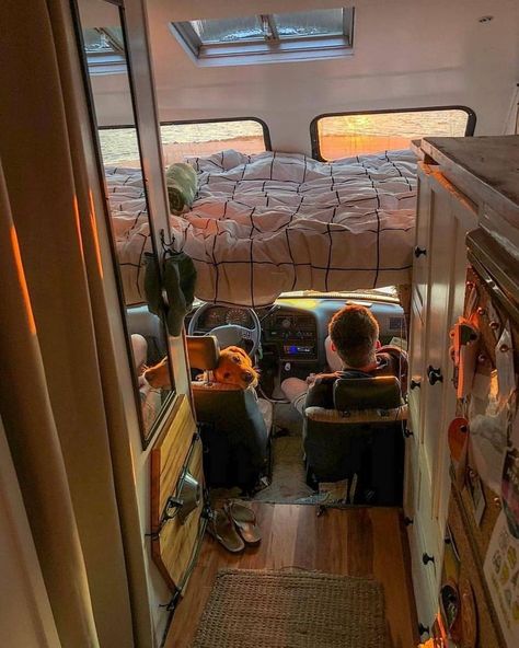 Bus Living, Kombi Home, Bus House, Van Life Diy, Bus Life, Van Home, Travel Van, Van Living, Home On Wheels