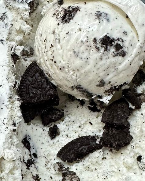 Oreo Aesthetic, Oreo Ice Cream, Cold Treats, Cream Aesthetic, Food Babe, Cookies N Cream Cookies, Ice Cream Cookies, Save Room, Eat Dessert First