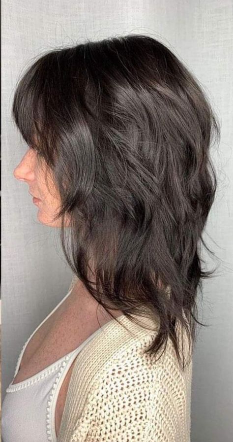 Razored Shag Haircut Medium, Short Hair With Alot Layers, Choppy Layers For Straight Hair, Short V Haircut With Layers, Octopus Layered Haircut Short, Short Heavy Layered Hair, Razor Layers, Middle Length Shag Haircut, Grungy Layered Hair