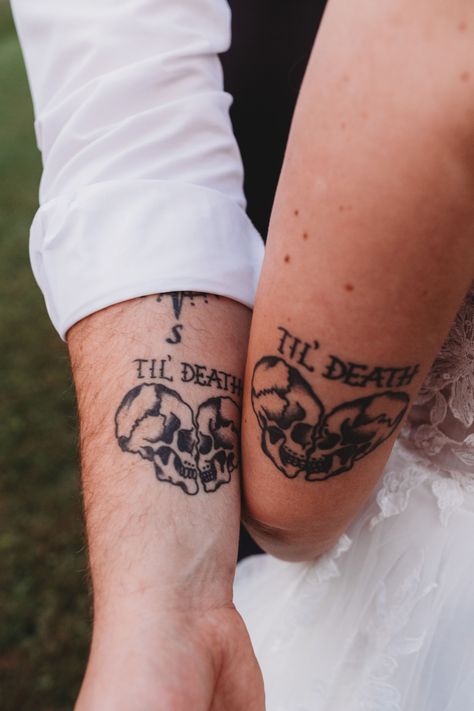 Skulls Couple Tattoo, Husband And Wife Spooky Tattoos, Couples Tattoos American Traditional, Skeleton Tattoo Couple, Skull Tattoos Matching, Matching Tattoos Him And Her, Tattoos For Your Lover, Couple Tattoo Traditional, Matching Skeleton Tattoos For Couples