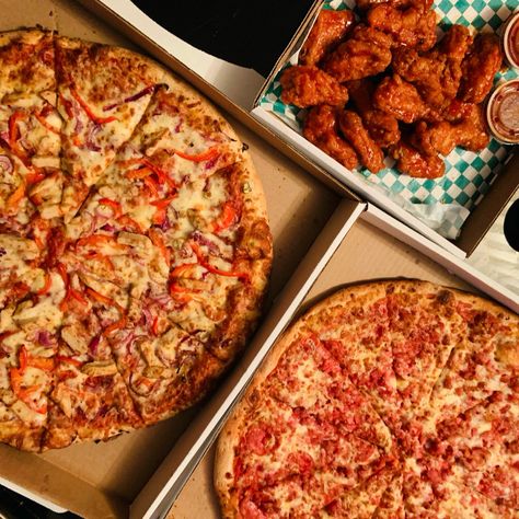 Pizza & wings from Pizza Rounds in London, Ontario Pizza And Wings, Pizza Wings, Wings Party, London Ontario, Cheese Pizza, Vegetable Pizza, Ontario, Things I Love, In London