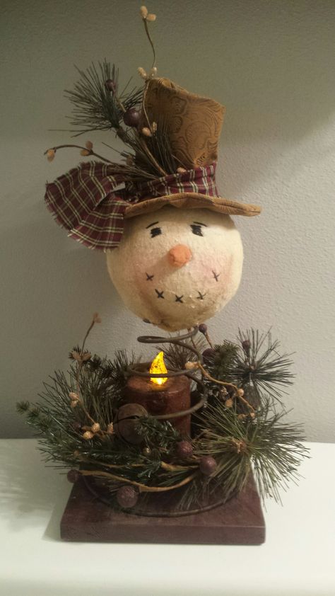 PrimDaisy Creations bedspring snowman. Website on Facebook. Bed Spring Ideas Projects, Christmas Bed Spring Ideas, Bed Spring Christmas Crafts, Bed Springs Crafts, Old Bed Springs Ideas Repurposed, Bedsprings Repurposed, Bedsprings Crafts, Bedspring Snowman, Bedspring Crafts