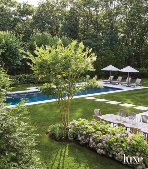 Dröm Hus Planer, Hamptons Farmhouse, Small Backyard Pool, Pools Backyard Inground, Small Swimming Pools, Hamptons Home, Pool Landscape Design, Small Pool Design, Backyard Pool Landscaping