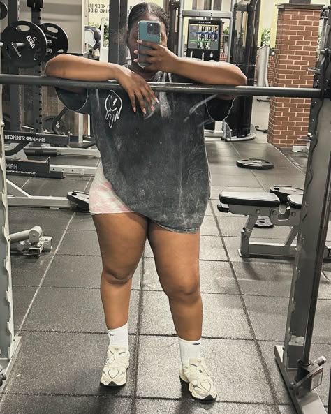 She's a gym girlie…😜 #2024goals #healthyandthick Fitness Aesthetic Midsize, Weight Training Black Women, Working Out Plus Size, Workouts Plus Size, Gym Aesthetic Thick, Plus Size Exercise Aesthetic, Fitness Lifestyle Aesthetic Plus Size, Active Black Women, Gym Plus Size Aesthetic