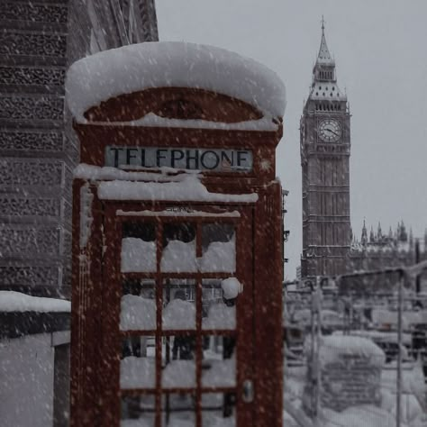 Snow In England, Christmas Academia Aesthetic, Christmas Aesthetic London, Winter Asthetics Photos, Christmas Widgetsmith Aesthetic, Christmas Asthetics, Winter Widgets, London Snow, Christmas Widgets