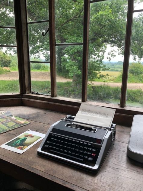 Writer Office Aesthetic, Lindsay Core, Writer Desk, Typewriter Aesthetic, Writer's Office, Office Old Money, Author Dreams, Writers Desk, Writing Machine