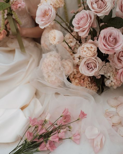 What a beautiful soft and feminine space created by @fayewildephotography With stunning florals and multiple gowns and bridal outfits, what an actual ✨ dream ✨ Workshop beauties 🤍 photography @fayewildephotography host @fayewildephotography #fayewildeworkshops bridal @unbridledstudio_uk hmua @hairandmakeupbysaskia styling + florals @sass_weddings accessories @miss_clemmie_accessories couple @sophandgabs_ fabric signage @bewilderly #fabricsign #fabricweddingsign #fabricsignage #weddi... Fabric Signage, Feminine Space, Dream Workshop, Soft And Feminine, Bridal Outfits, Beauty Photography, Wedding Signs, Wedding Accessories, Weddings