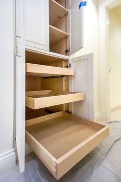 Pull-out doors instead of too deep shelves - allows access to the farthest back space Small Home Storage, Bathroom Linen Closet, Deep Closet, Kitchen Pantry Cupboard, Airing Cupboard, Contemporary Closet, Closet Redo, Linen Closets, Hallway Closet