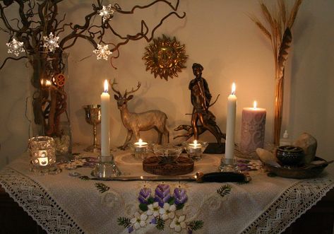 Artemis Altar, Imbolc Altar, Imbolc Ritual, Hellenic Polytheism, Altar Inspiration, Alter Ideas, Ritual Altar, Witchcraft Altar, Altar Ideas