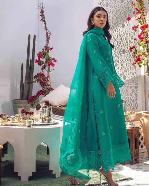 Ansab Jahangir on Instagram: “Marine green ✨ This stunning outfit features intricate machine embroidery motifs and delicate schifflie on the borders, paired with a…” Machine Embroidery Motifs, Suit Designs Indian Style, Ansab Jahangir, Cotton Dress Pattern, Daily Dresses, Latest Dress Design, Embroidered Motifs, Beautiful Pakistani Dresses, Dress Design Patterns