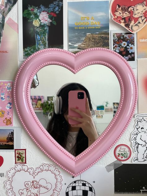 Funky Mirror Ideas Aesthetic, Heart Mirror Wall Decor, Valentines Day Mirror Decor, Nail Organization Ideas At Home, Nail Organization Ideas, Pink Heart Mirror, Heart Wall Mirror, Heart Shape Mirror, Cartoon Mirror