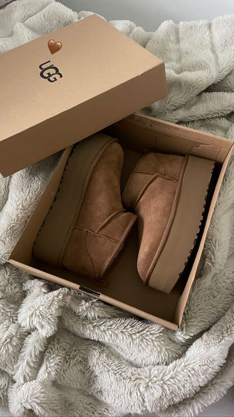 i ♡ them so much #love#fall#ugg#ultraminiplatform#fallfashion#aesthetic#cozy#sweather weather Ugg Aesthetic, Uggs Aesthetic, Ugg Season, Aesthetic Cozy, Love Fall, So Much Love, Autumn Fashion, Wish List, Vision Board