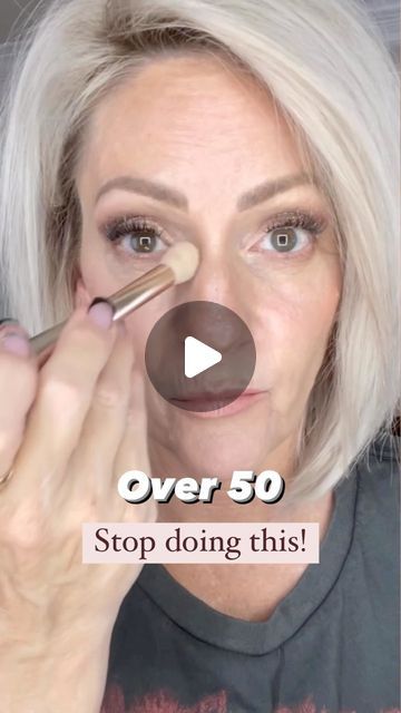 Best Crème Makeup, Eyeshadow For Aging Eyes, How To Make Makeup Look Smooth, Make Up Applications, Older Eyes Makeup Over 50, Make Up Over 30, Smokey Eye Makeup For Women Over 50, Makeup To Make You Look Younger, Eye Makeup In Your 40s